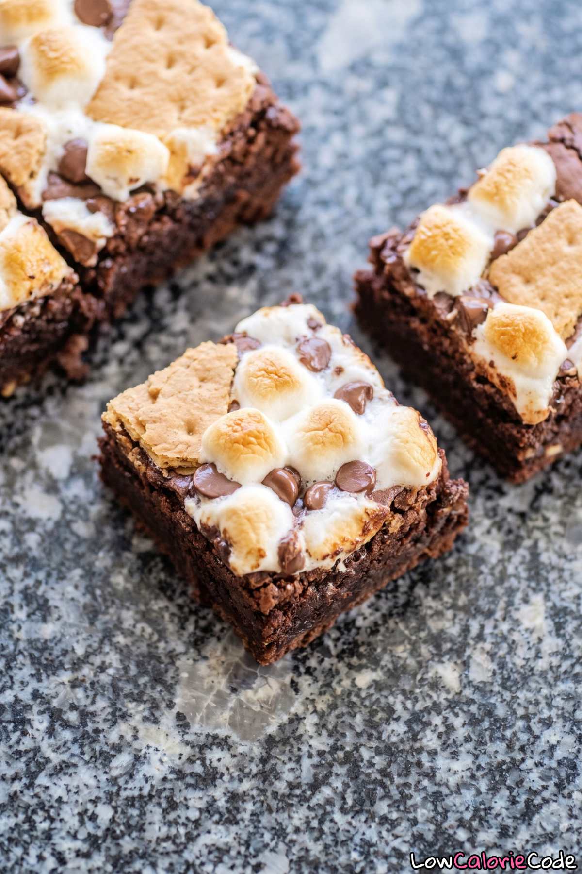 Baked low calorie s'mores brownie bars